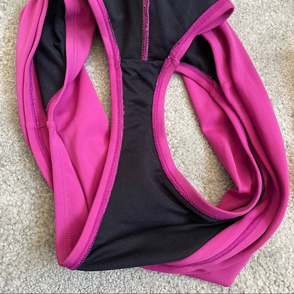 Cameo Water Wear Berry Two Piece Twist Front Halter Bikini Size Medium EUC - Picture 7 of 9